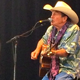 Canadian living legend Ian Tyson singing about the cowboy life on the main stage.